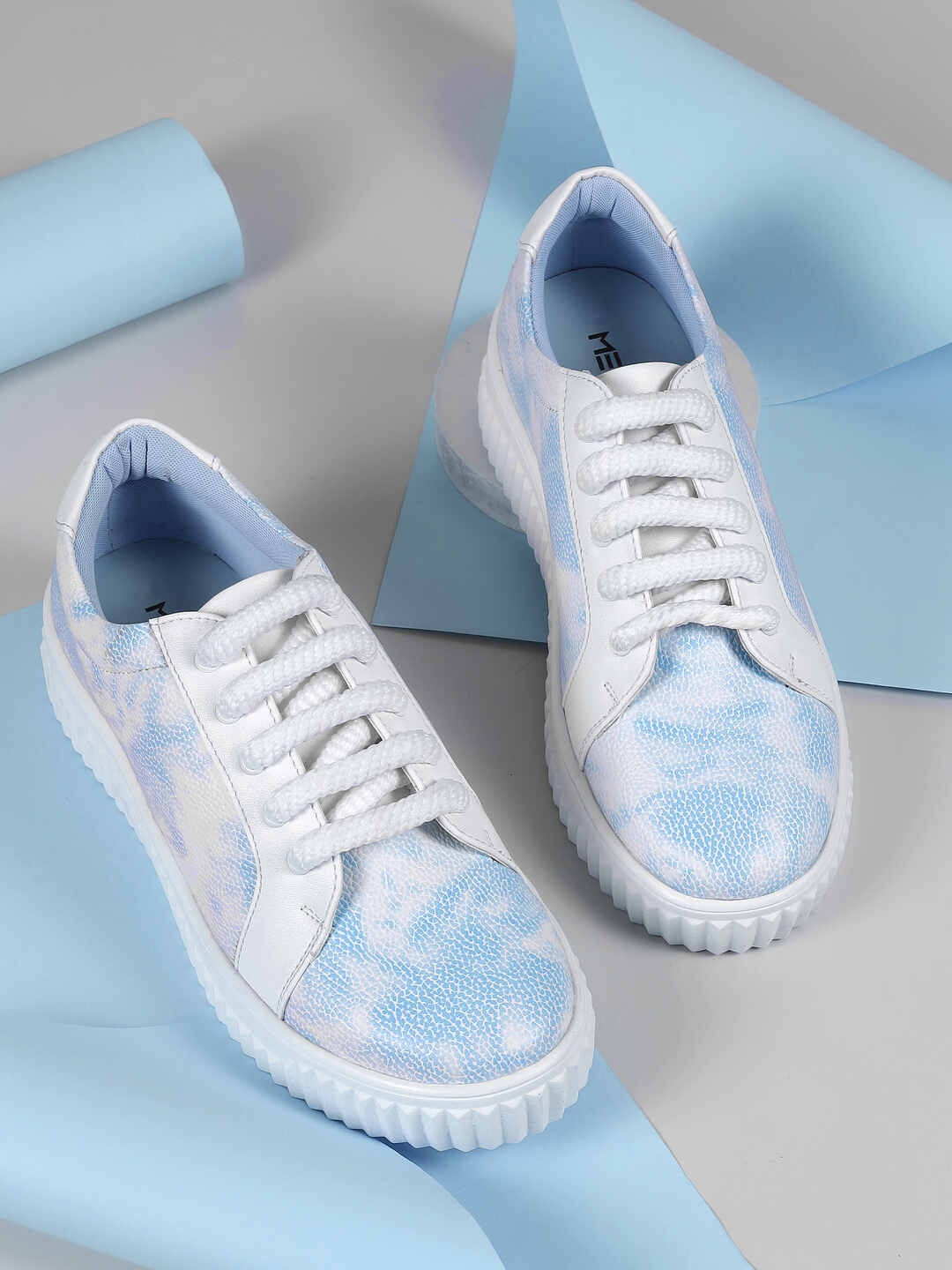 

Metro Women Round Toe Sneakers, Blue