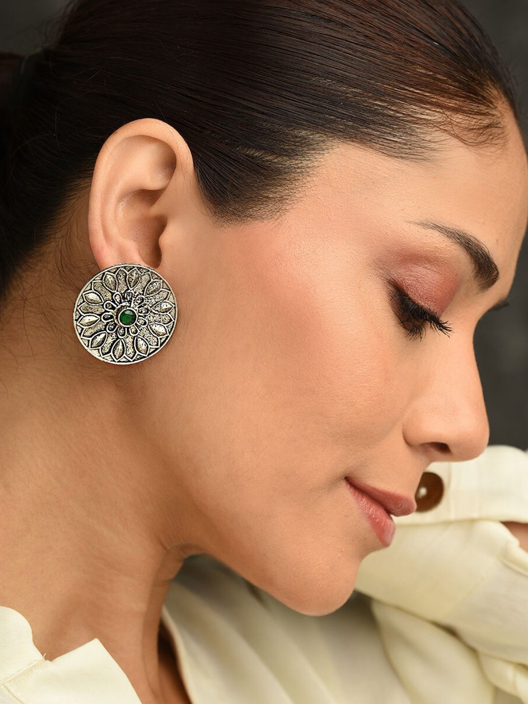 

JAYPORE Floral Oxidised Stone Studded Studs, Silver