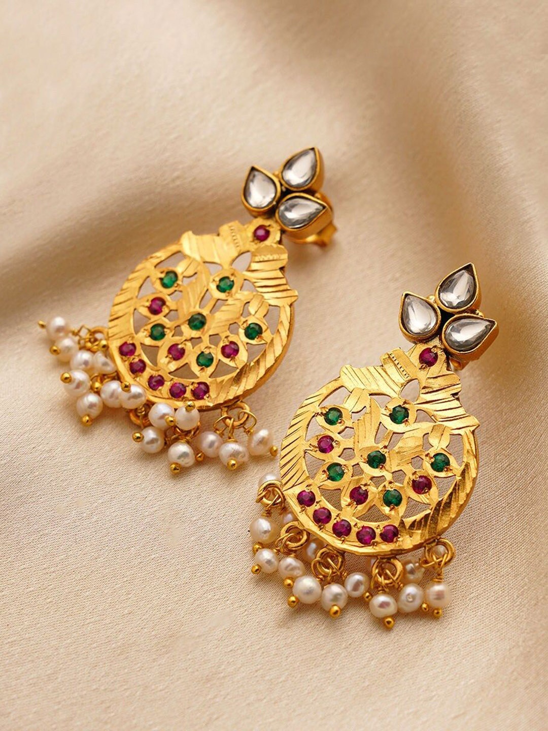 

JAYPORE Gold Plated Kundan Studded Contemporary Drop Earrings
