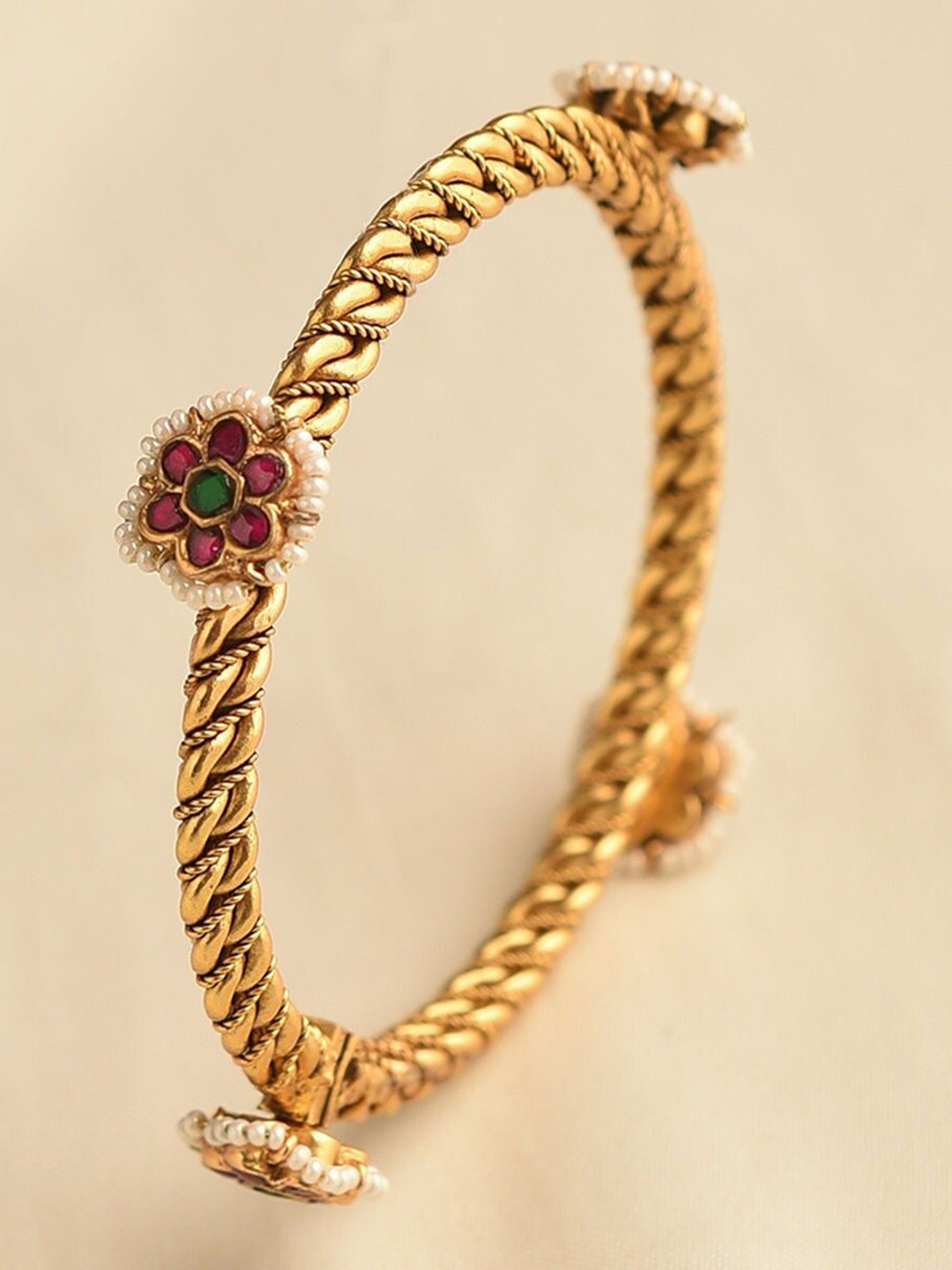 

JAYPORE Kundan-Studded & Beaded Bangle, Gold