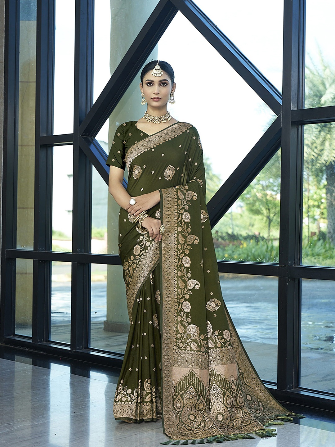 

KAYOMMI Ethnic Motifs Woven Design Pure Georgette Banarasi Saree, Green
