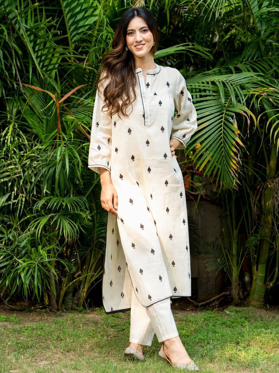 

HOUSE OF JAMOTI Floral Embroidered Thread Work Pure Cotton Straight Kurta with Trousers, White