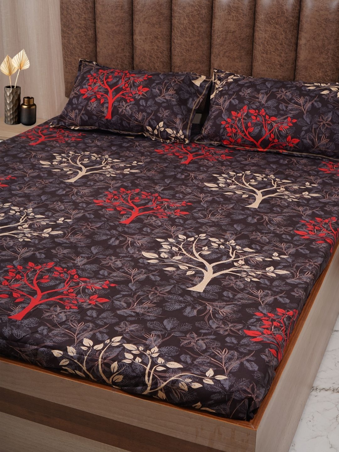 

Adwitiya Brown & Red Tropical Printed 210 TC Double Queen Bedsheet with 2 Pillow Covers