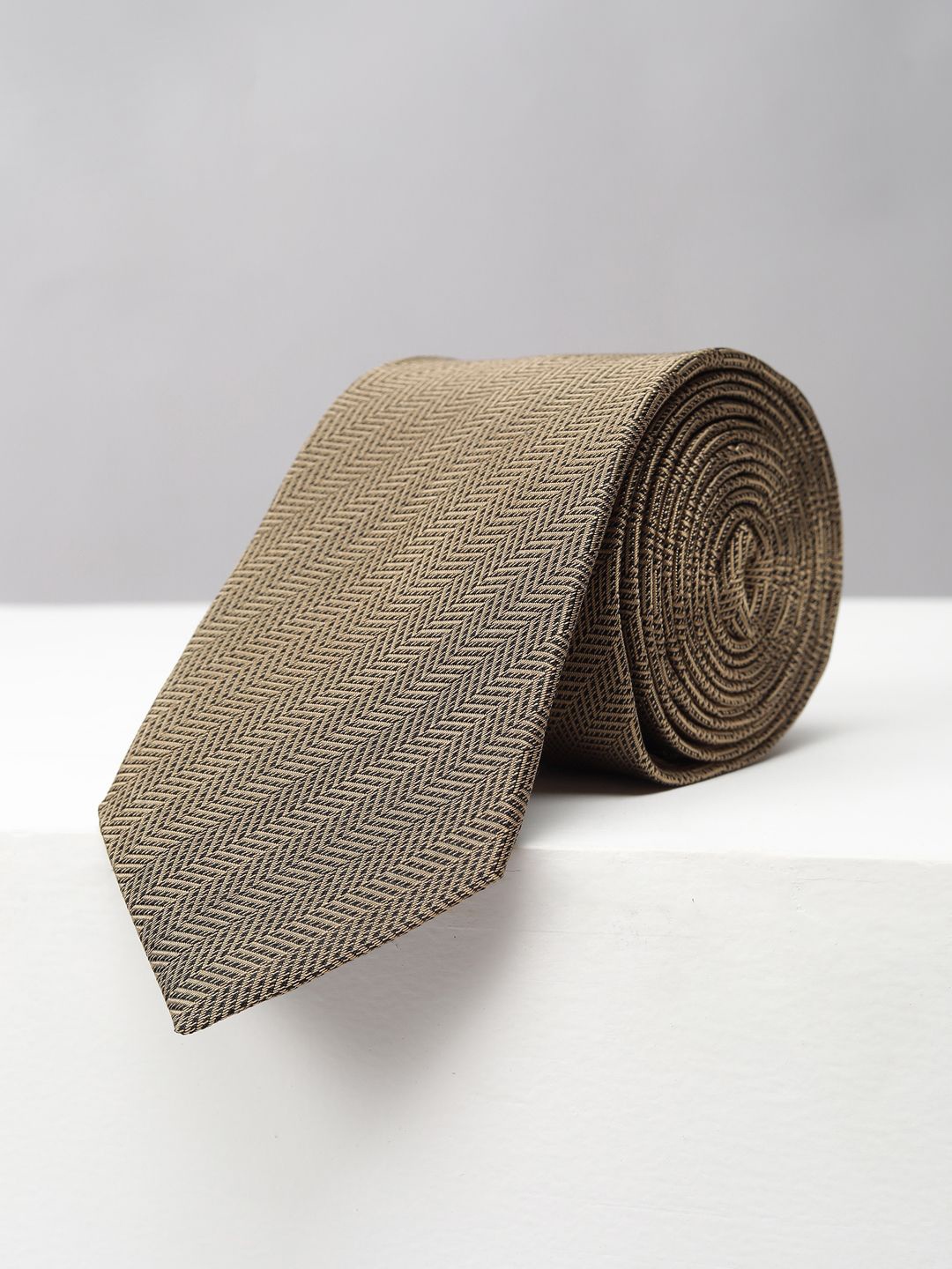 

Peter England Men Striped Broad Tie, Beige