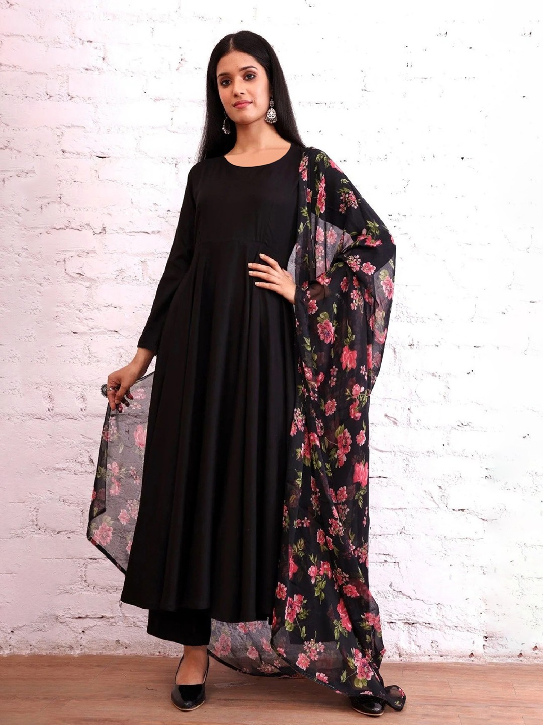 

KERI PERRY Round Neck Kurta With Palazzo & Dupatta, Black