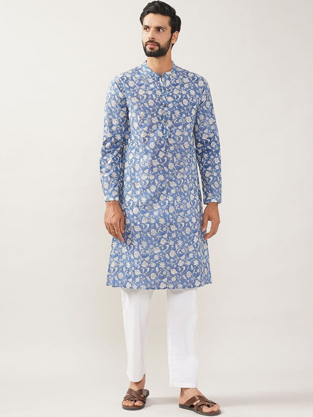 

JAYPORE Men Dyed Thread Work Kurta, Blue