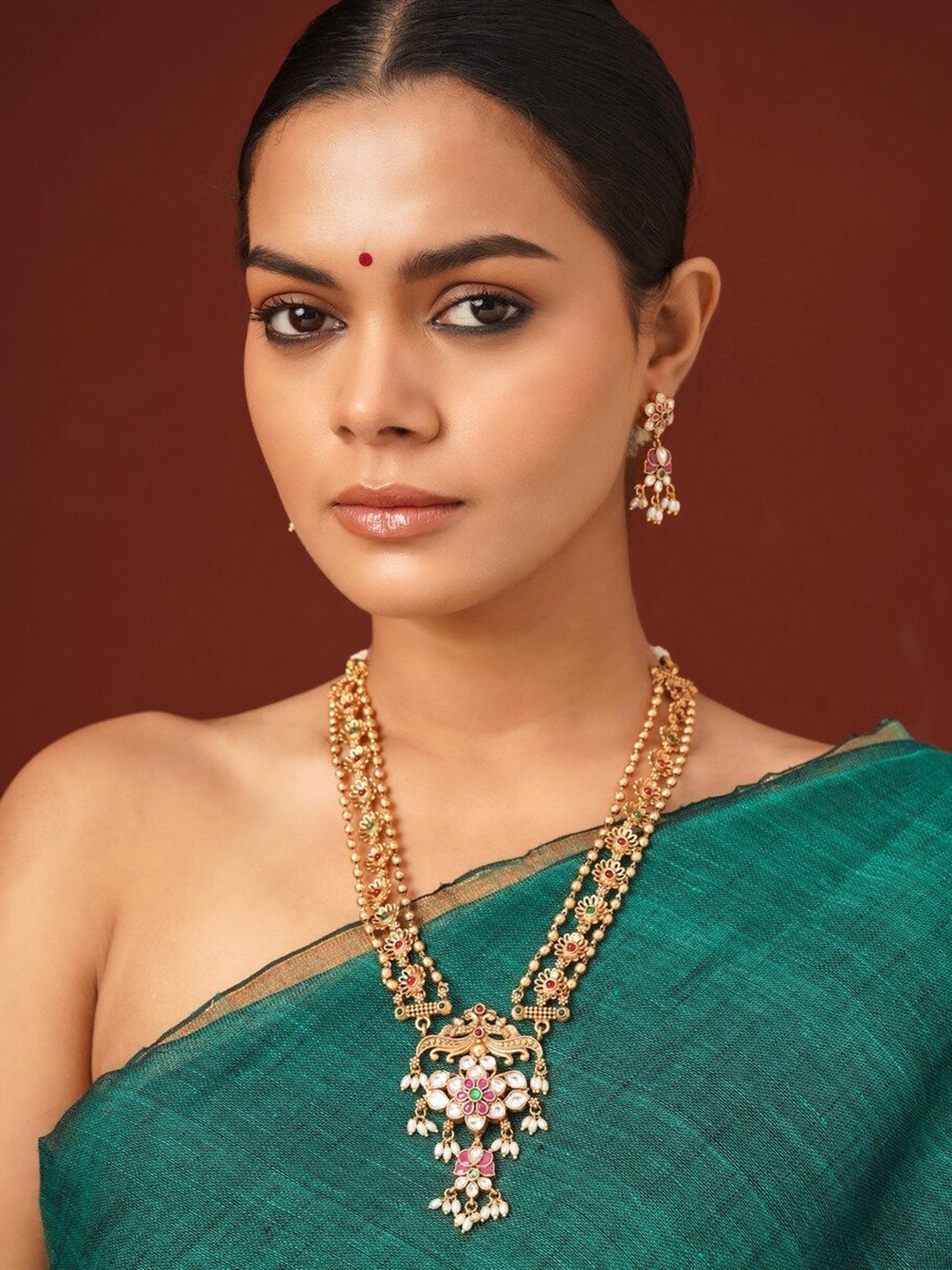 

JAYPORE Brass Gold-Plated Artificial Stones & Beads Studded Necklace & Earrings