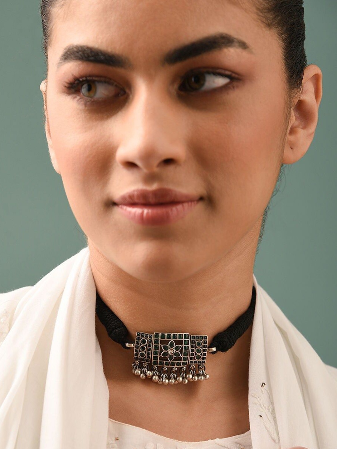 

JAYPORE Silver Stones Studded Statement Necklace