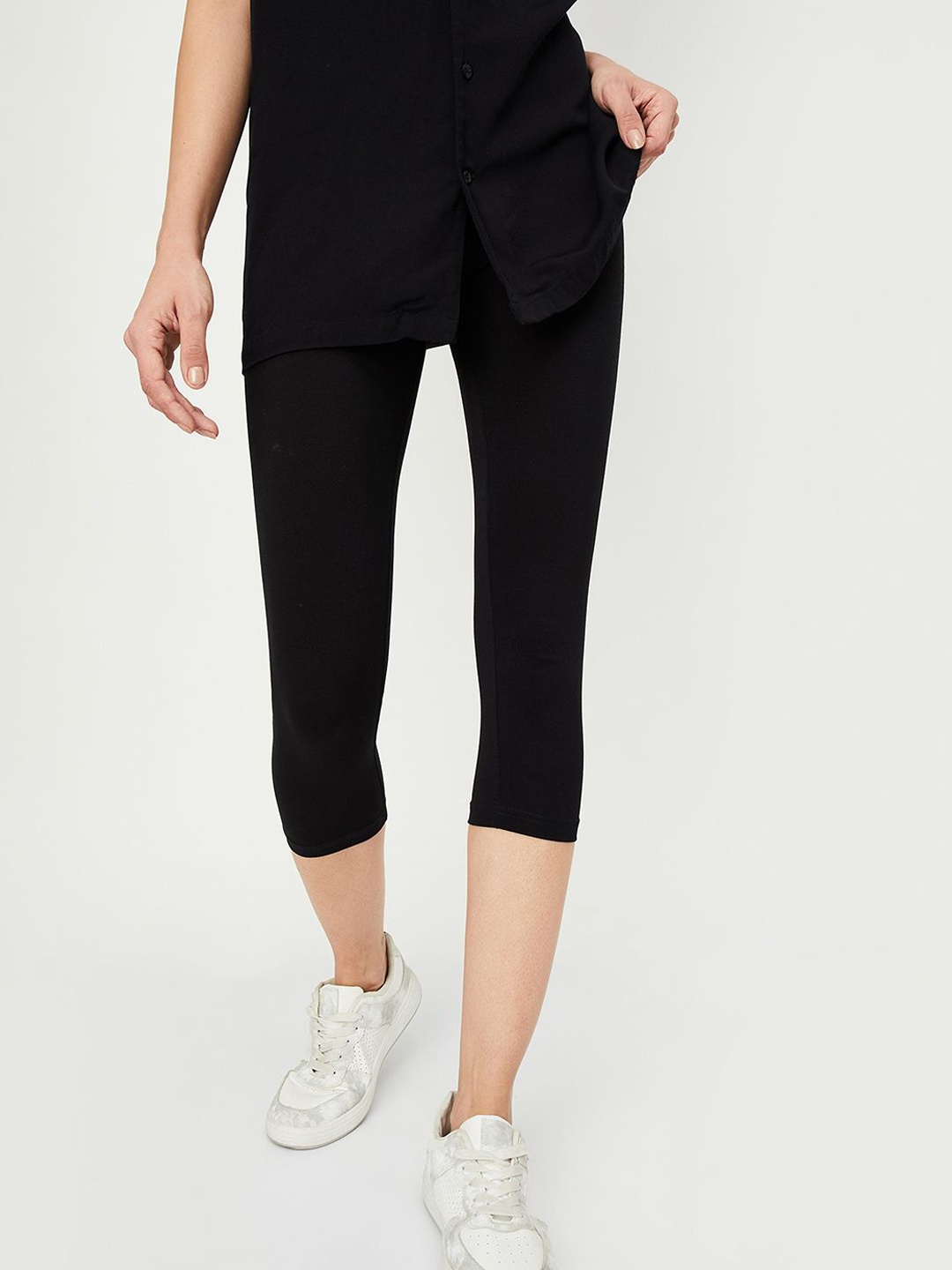 

max Women Mid-Rise Three Fourth Leggings, Black