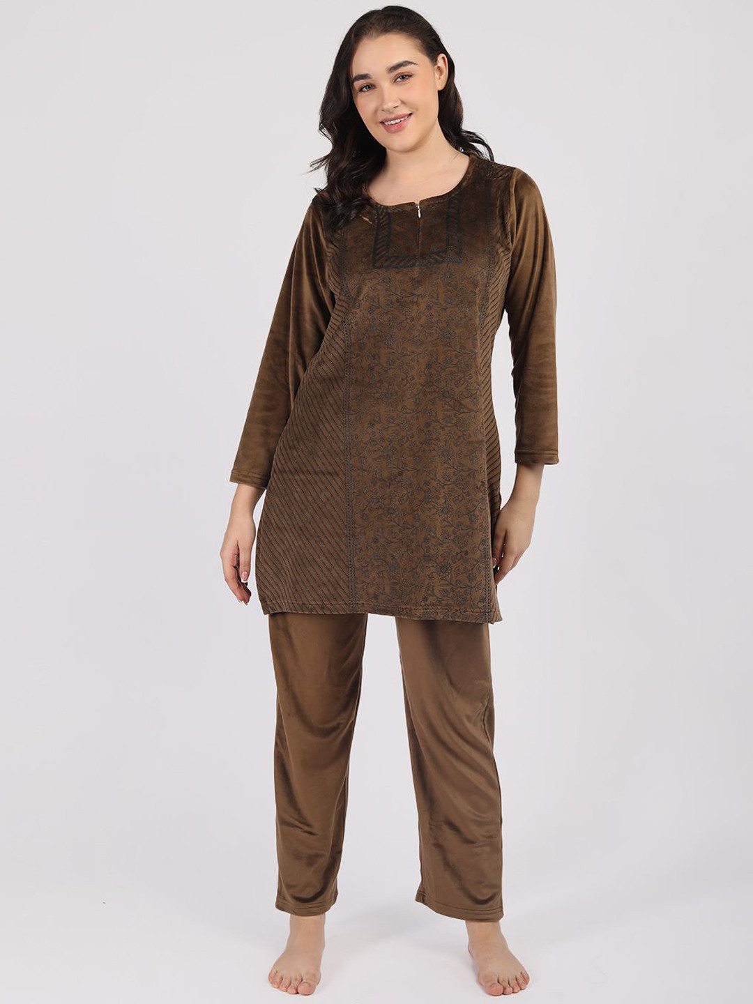 

Duchess Women Supersoft Velvet Printed Nightsuit, Brown