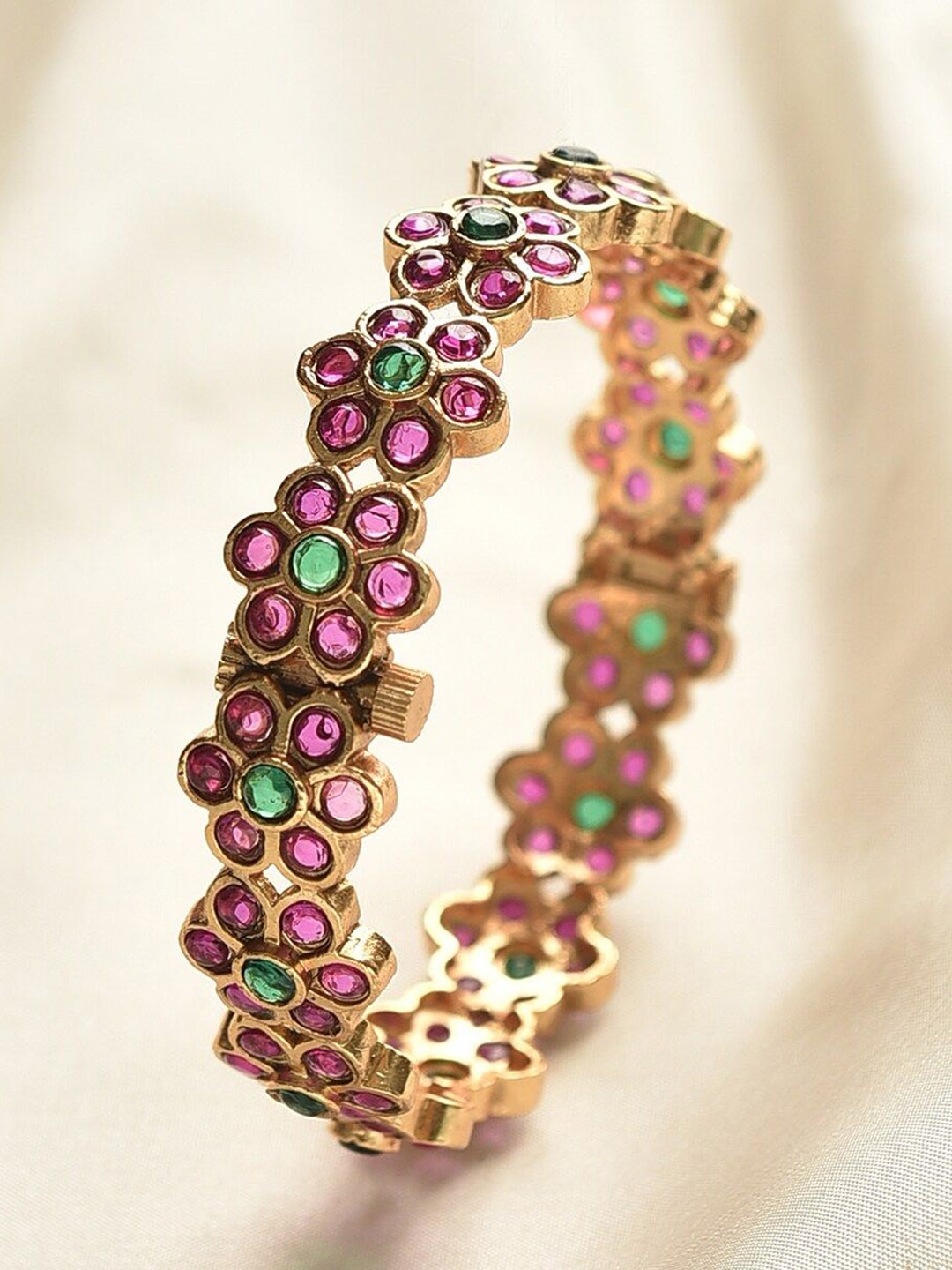 

JAYPORE Stones-Studded Bangle, Gold
