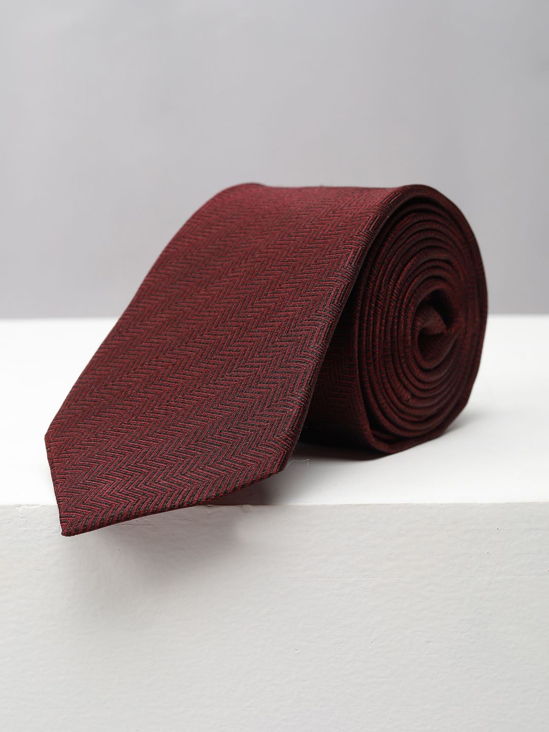 

Peter England Men Woven Design Broad Tie, Maroon