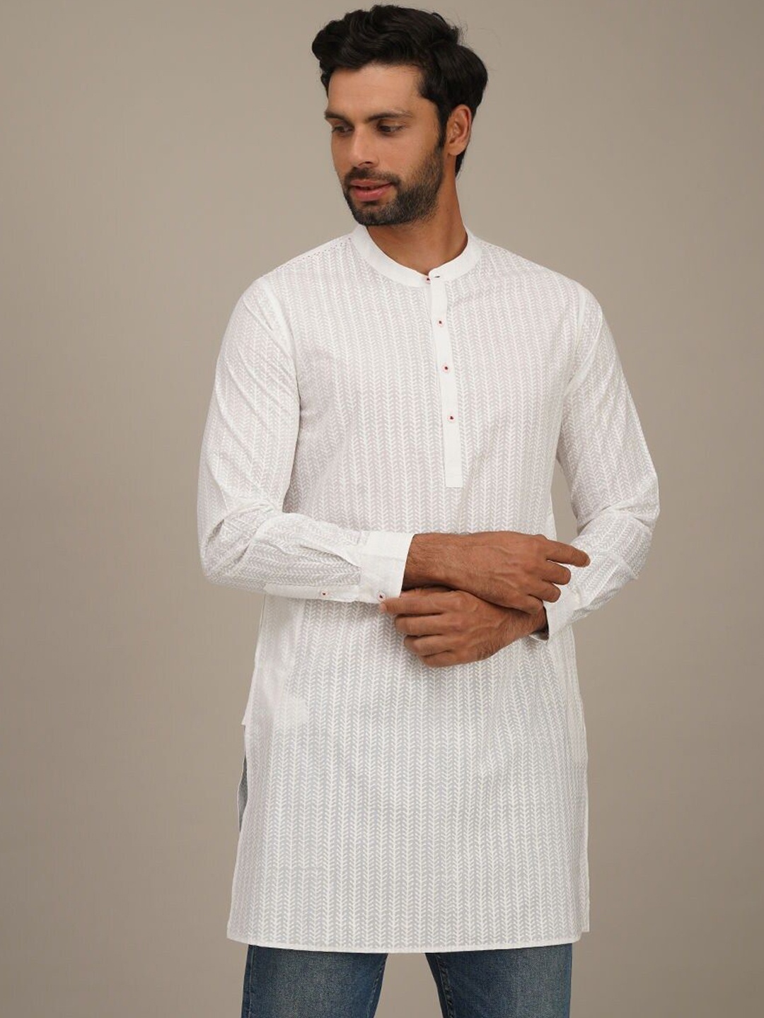 

JAYPORE Floral Embroidered Thread Work Mandarin Collar Pure Cotton Straight Kurta, White