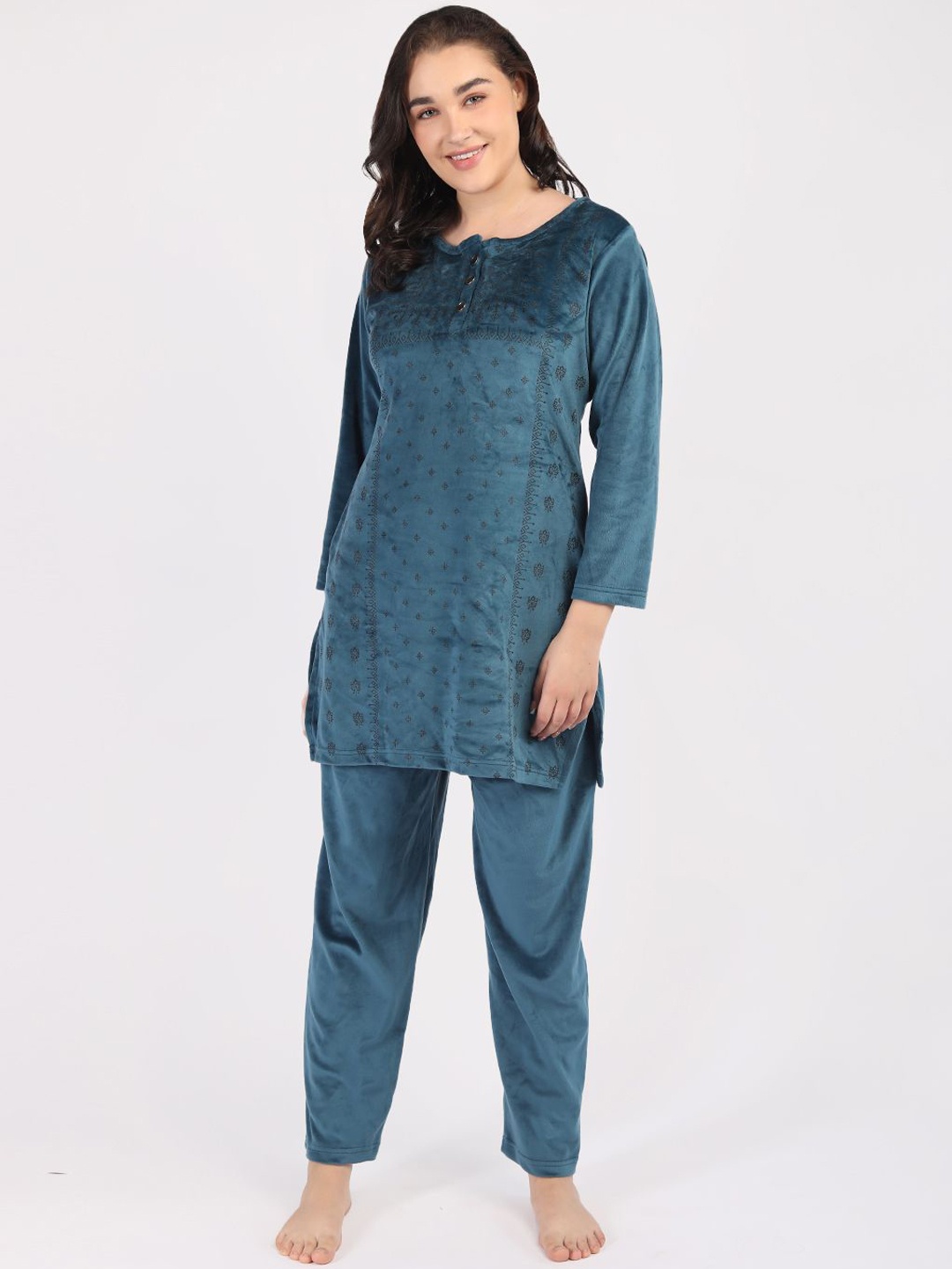 

Duchess Women Supersoft Velvet Printed Nightsuit, Blue