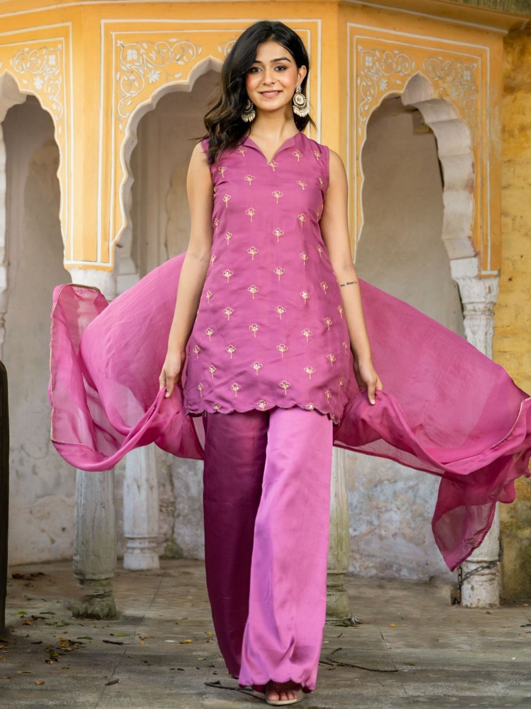 

HOUSE OF JAMOTI Floral Woven Design Regular Straight Kurti with Trousers & Dupatta, Pink