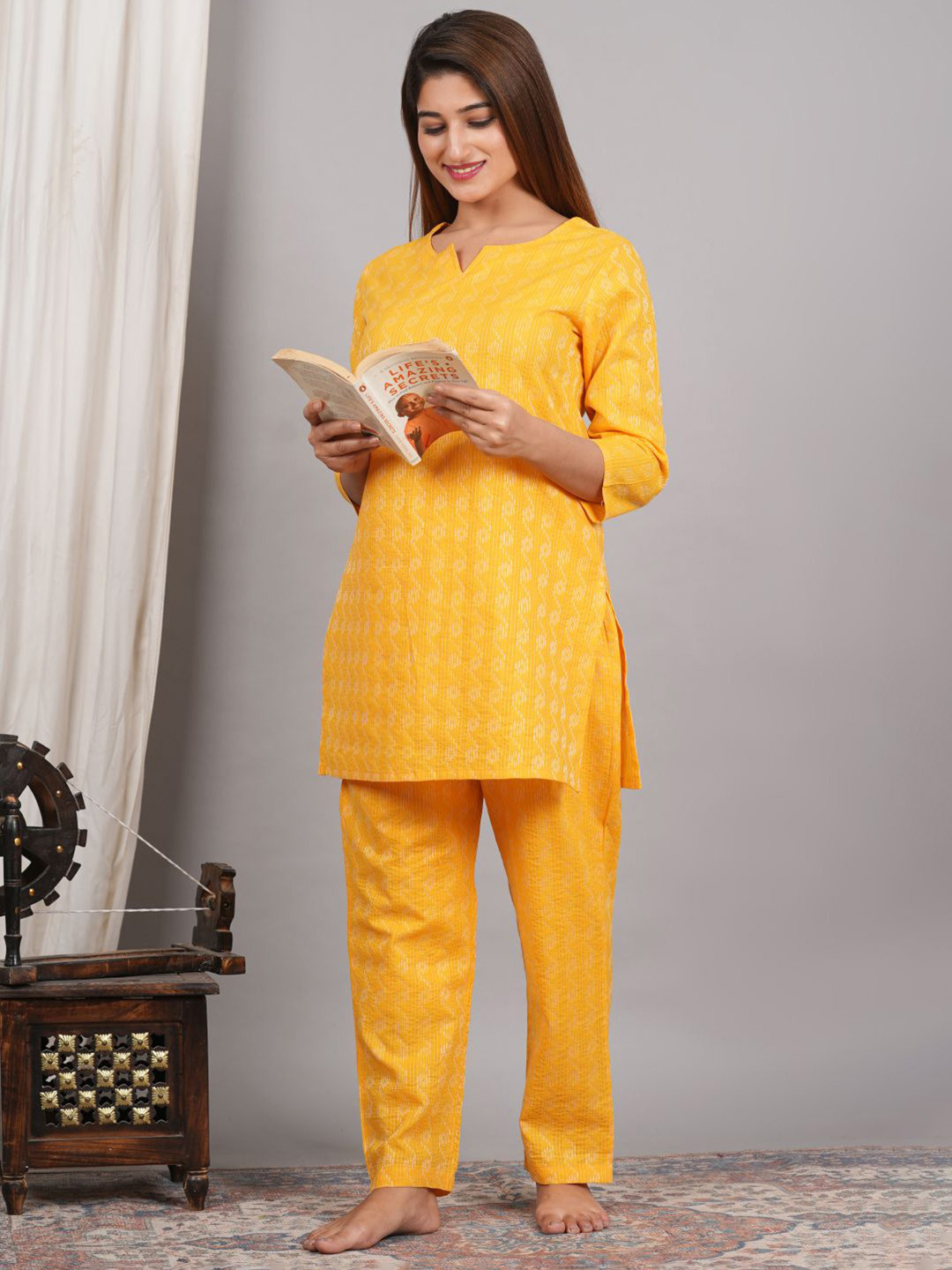 

DHANOTA Women Printed Katta Cotton Night Suit Set, Yellow