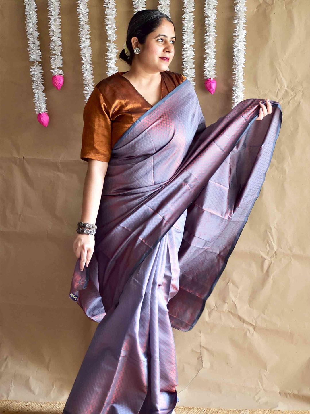 

Sundarii Woven Design Zari Art Silk Banarasi Saree, Grey