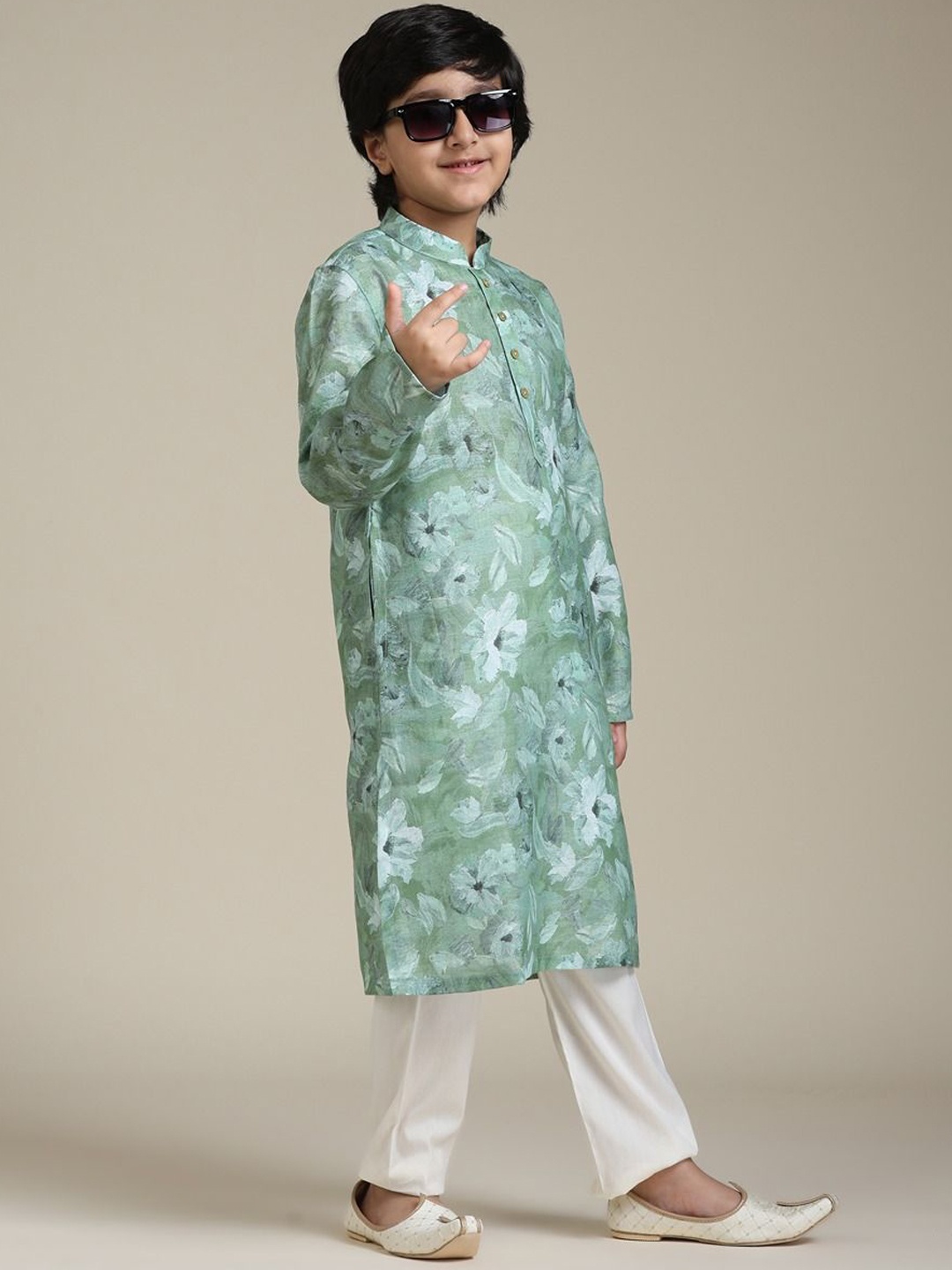 

Manyavar Boys Floral Printed Regular Straight Kurta with Pyjamas, Green