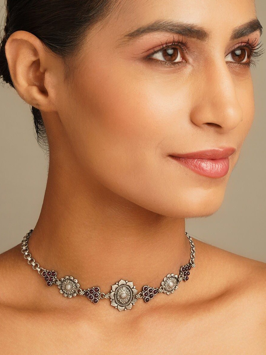 

JAYPORE Silver Stone Studded Necklace
