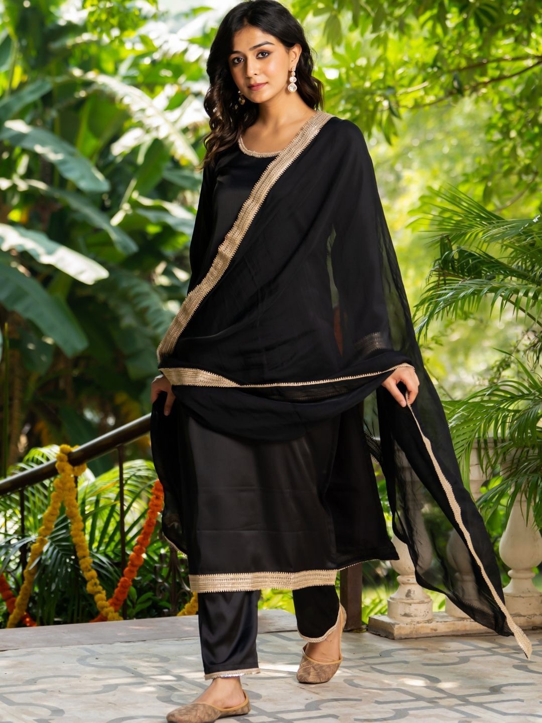 

HOUSE OF JAMOTI Round Neck Gotta Patti Straight Kurta with Trousers & With Dupatta, Black