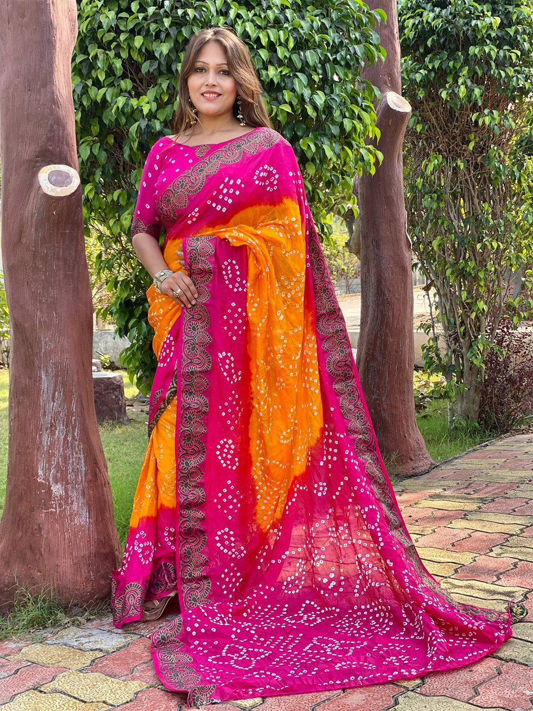 

MAHALASA Ethnic Motifs Zari Art Silk Bandhani Saree, Yellow