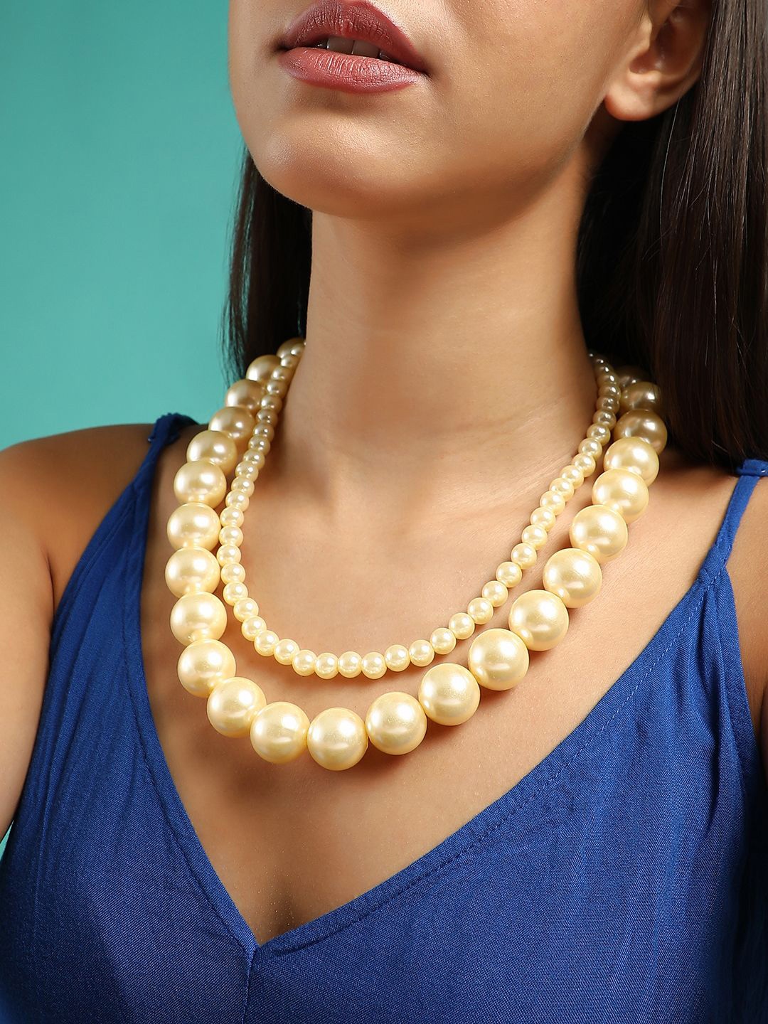 

SOHI Brass Silver-Plated Pearls Necklace