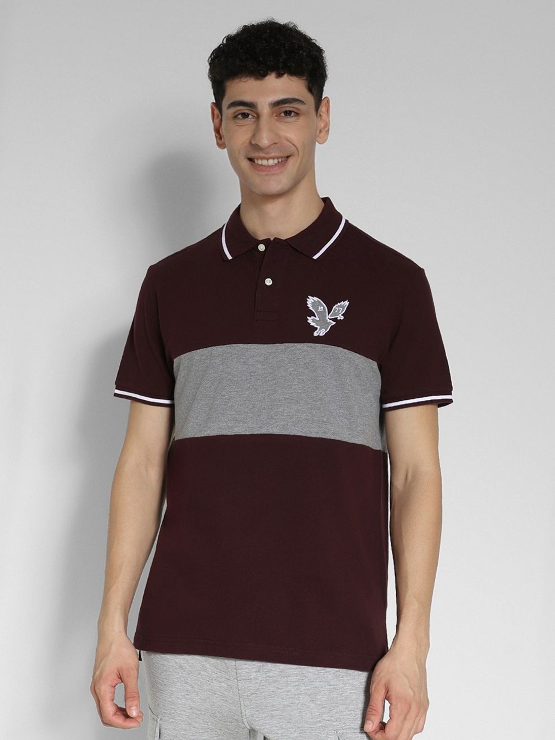 

AMERICAN EAGLE OUTFITTERS Men Colourblocked Polo Collar Cotton T-shirt, Maroon