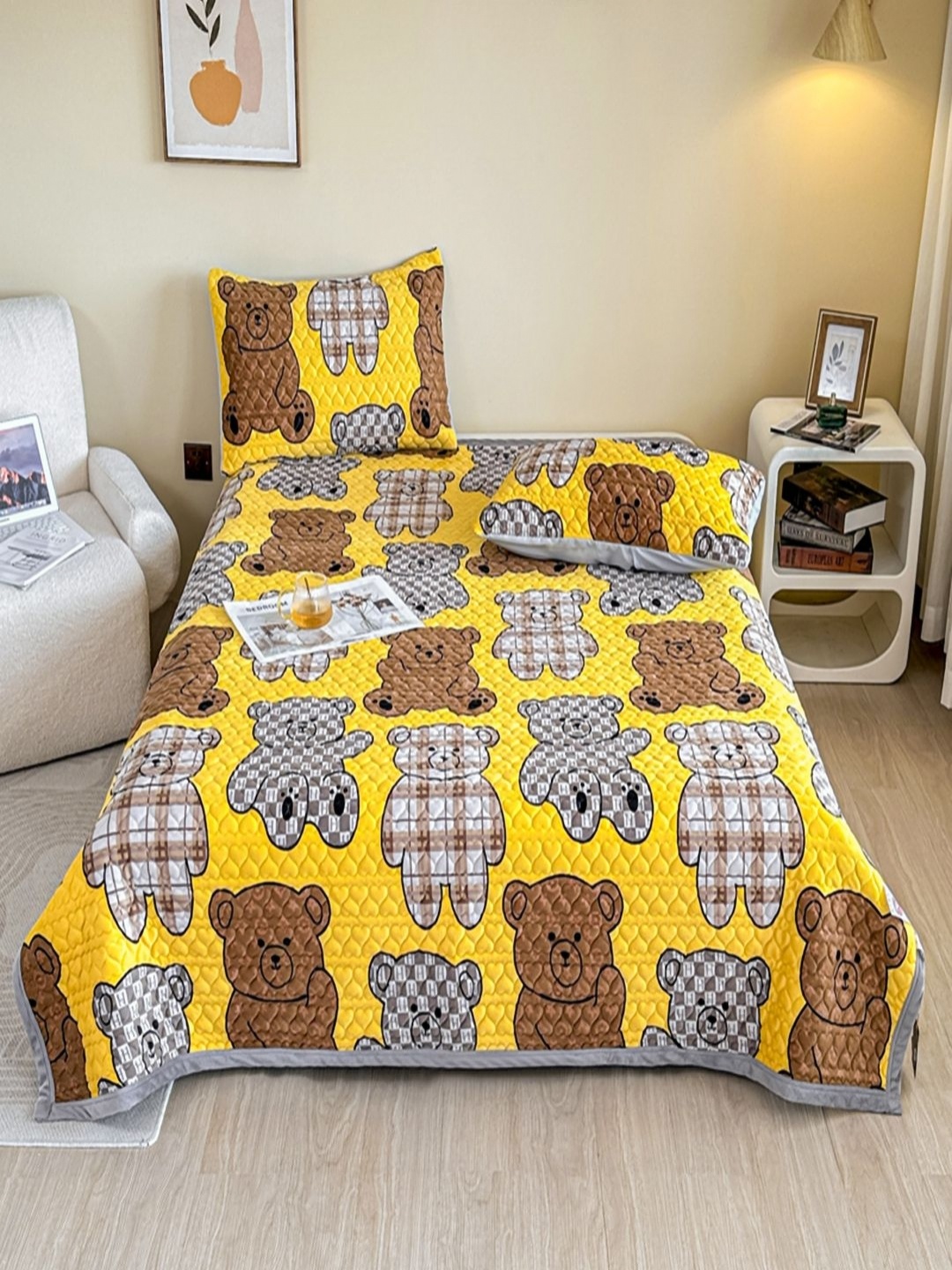 

JC HOME Yellow & Brown Printed 162 TC Double Queen Bed Cover With 2 Pillow Covers