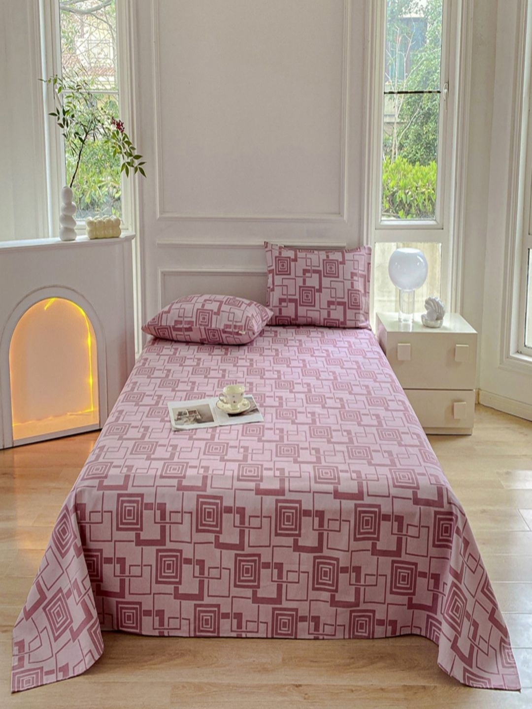 

JC HOME Purple Geometric 150 TC King Bedsheet With 2 Pillow Covers 2.30 m x 2.00 m