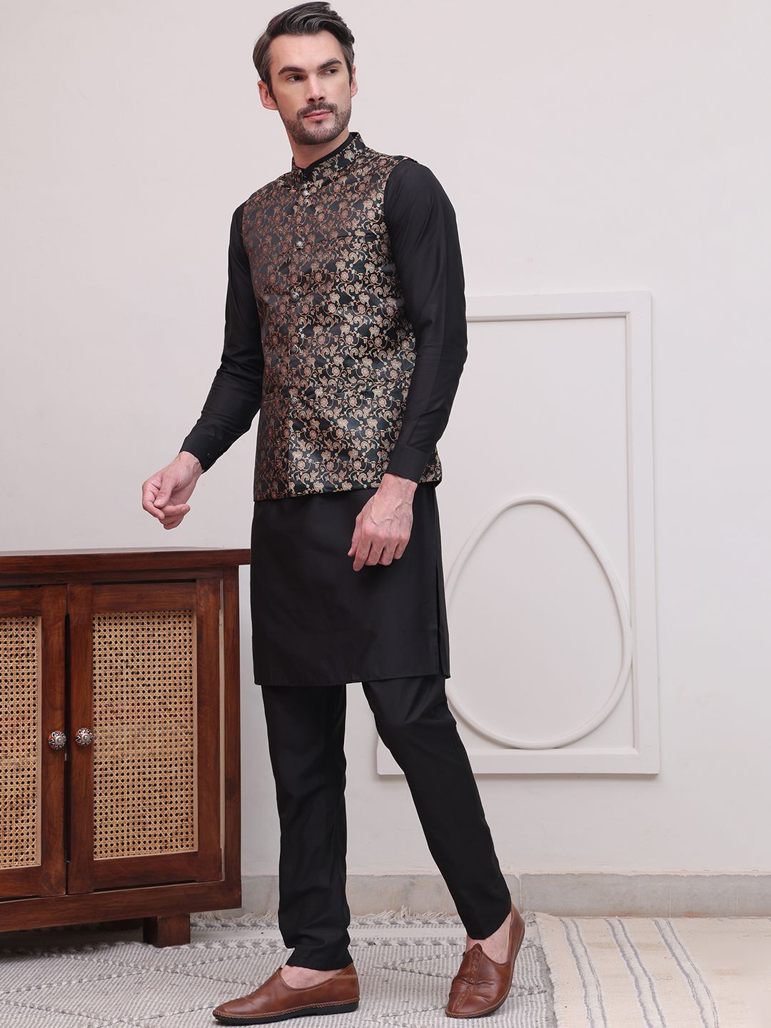 

Jompers Mandarin Collar Straight Kurta With Trousers & Nehru Jacket, Black