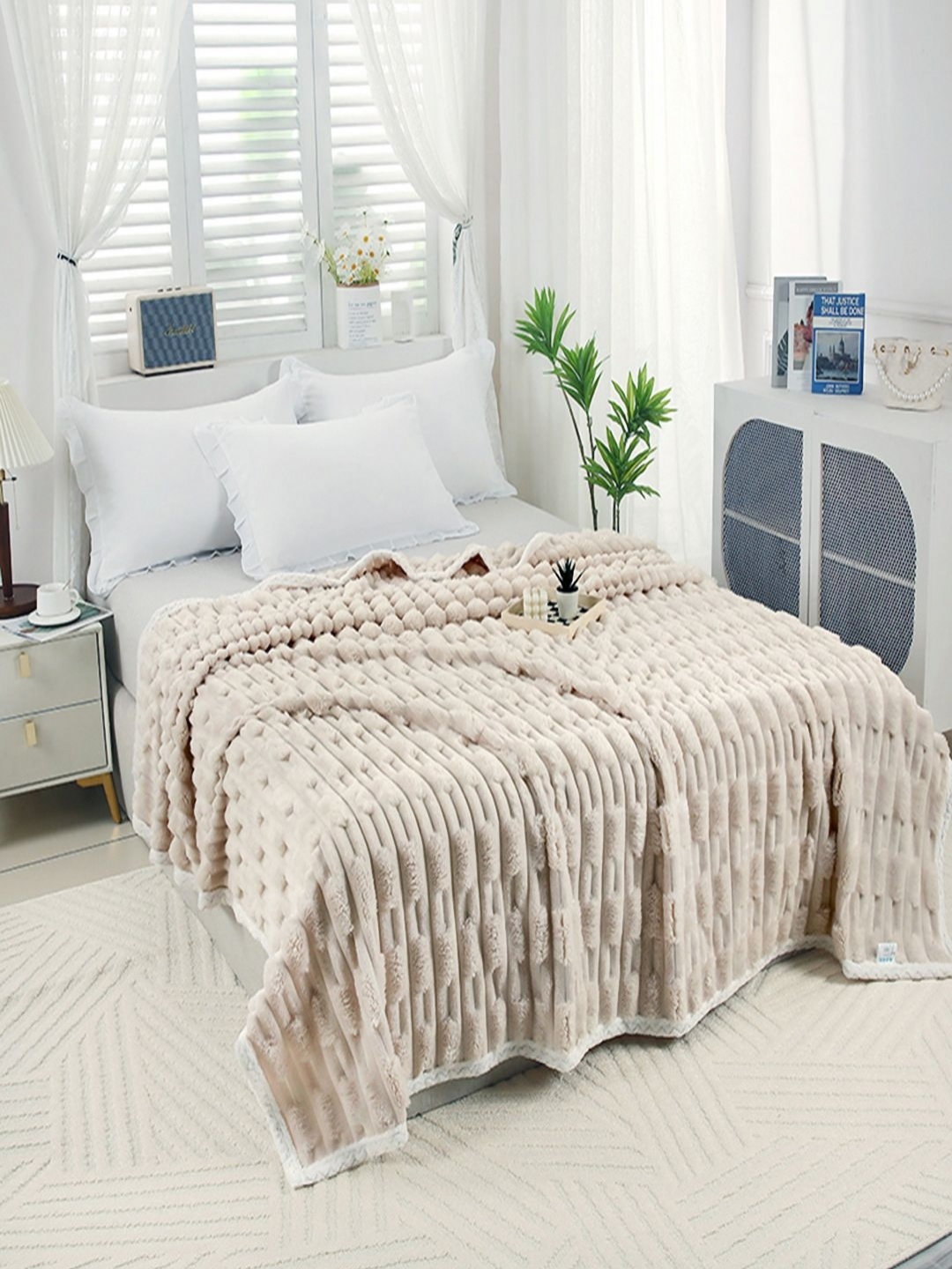 

JC HOME White & Cream-Coloured AC Room 400 GSM Single Bed Blanket