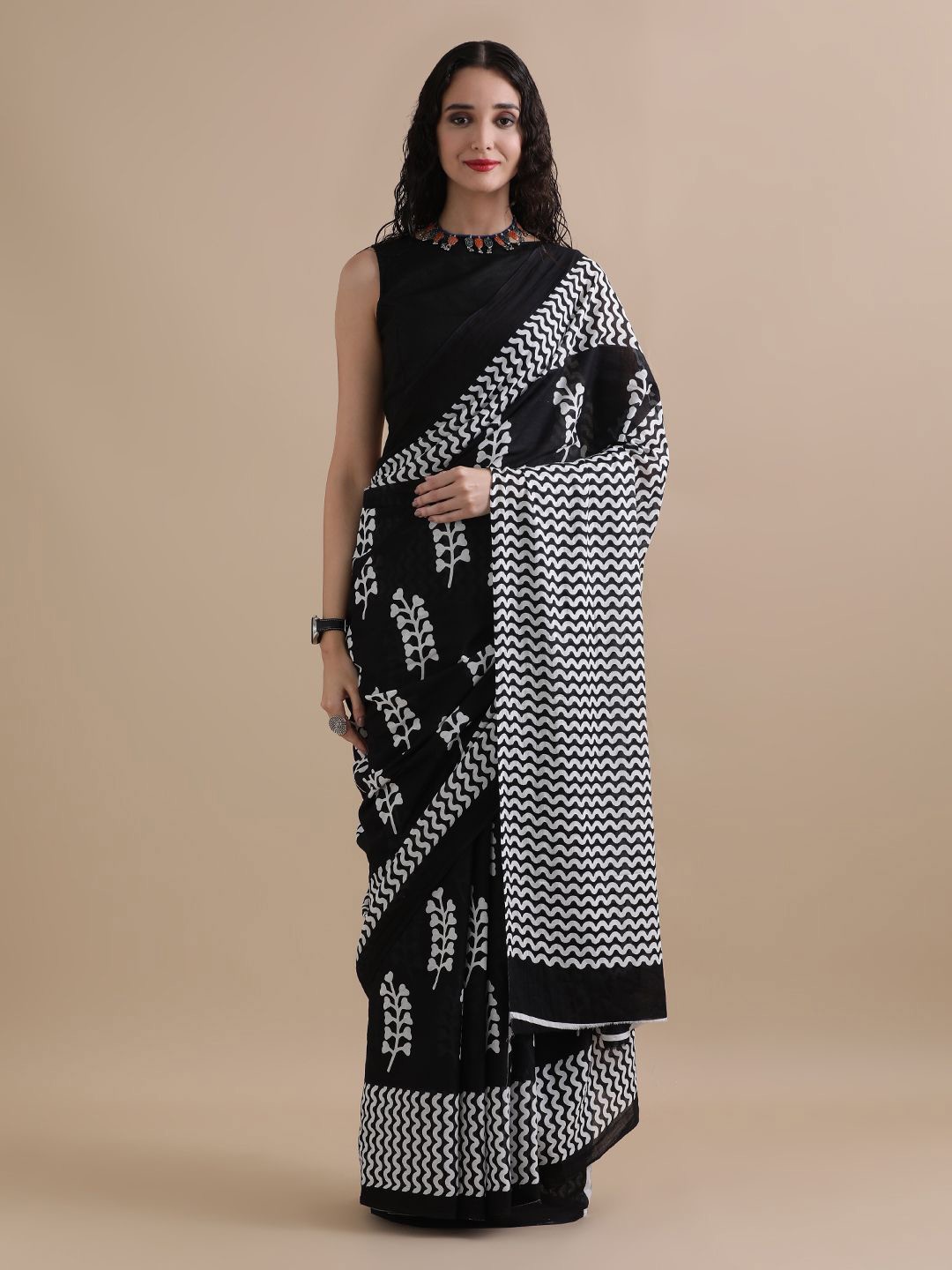 

Jaipur Kurti Floral Printed Pure Cotton Saree, Black