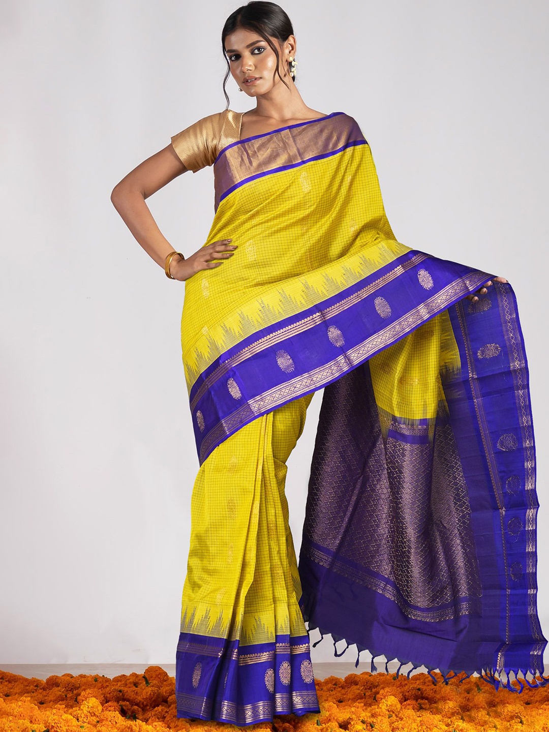 

Unnati Silks Woven Design Silk Cotton Handloom Kanjeevaram Saree, Yellow