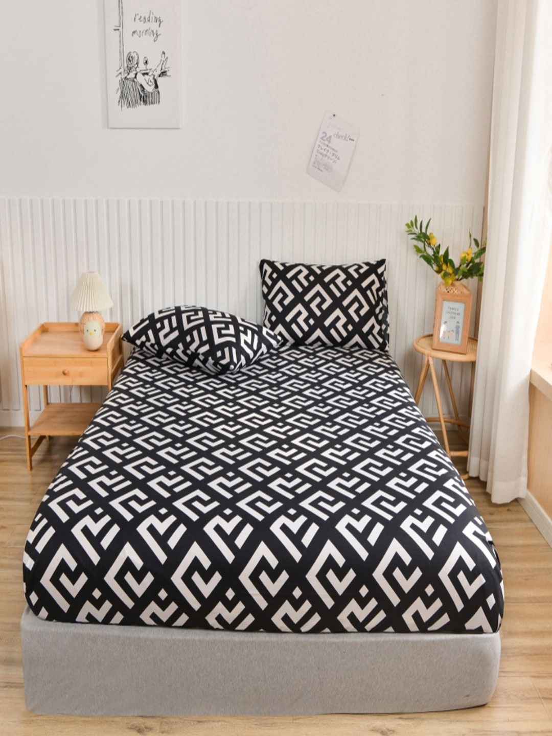 

JC HOME Black & White Geometric 140 TC Fitted Super King Bedsheet Set-2 m x 2.20 m