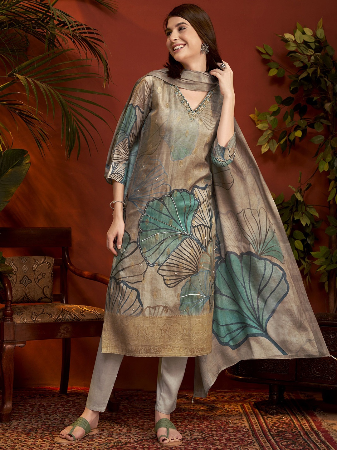 

Anouk Floral Embroidered Zardozi Pure Silk Straight Kurta With Trousers & Dupatta, Grey