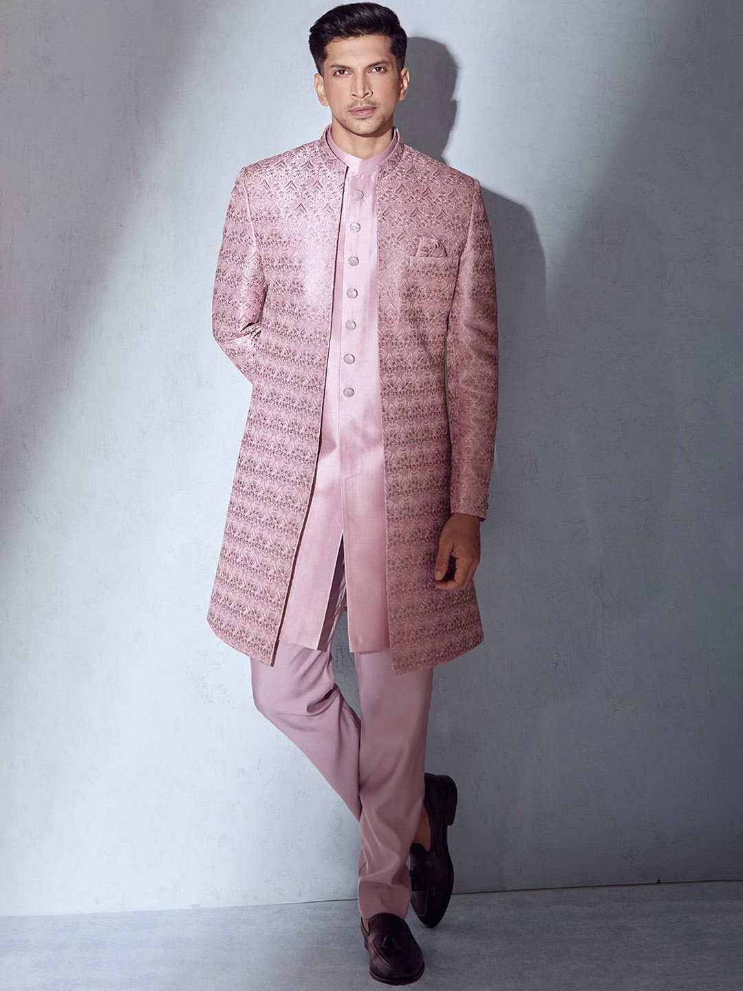 

Alaya Advani Men Thread Embroidered Sherwani Jacket Kurta Set, Pink