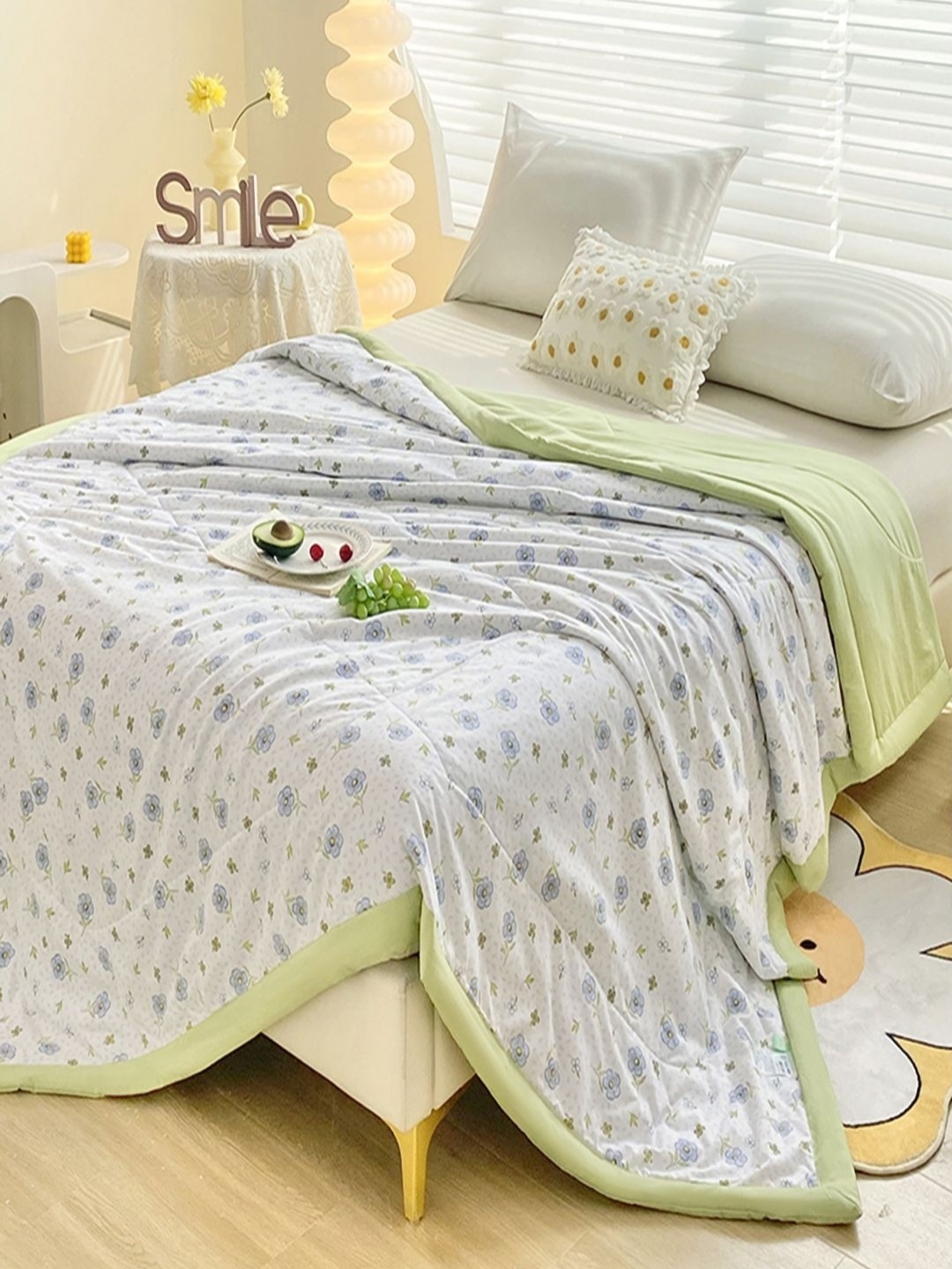 

JC HOME White & Blue Floral AC Room 300 GSM Single Bed Quilt