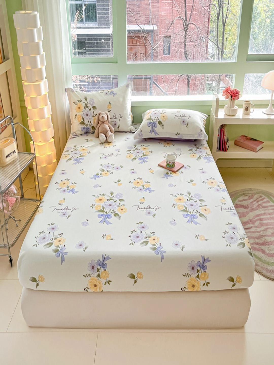 

JC HOME White & Blue Floral Printed Pure Cotton 220 TC Fitted King Bedsheet Set 2 x 1.8 m