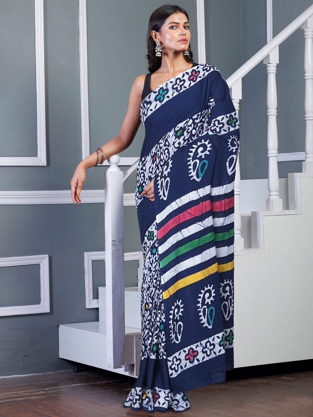 

Unnati Silks Printed Pure Cotton Batik Printed Handloom Block Print Saree, Navy blue
