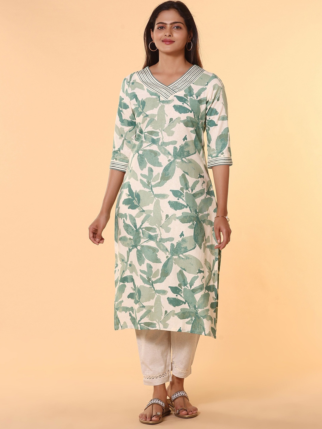 

Vismay Women Floral Printed Cotton Straight Kurta, Green