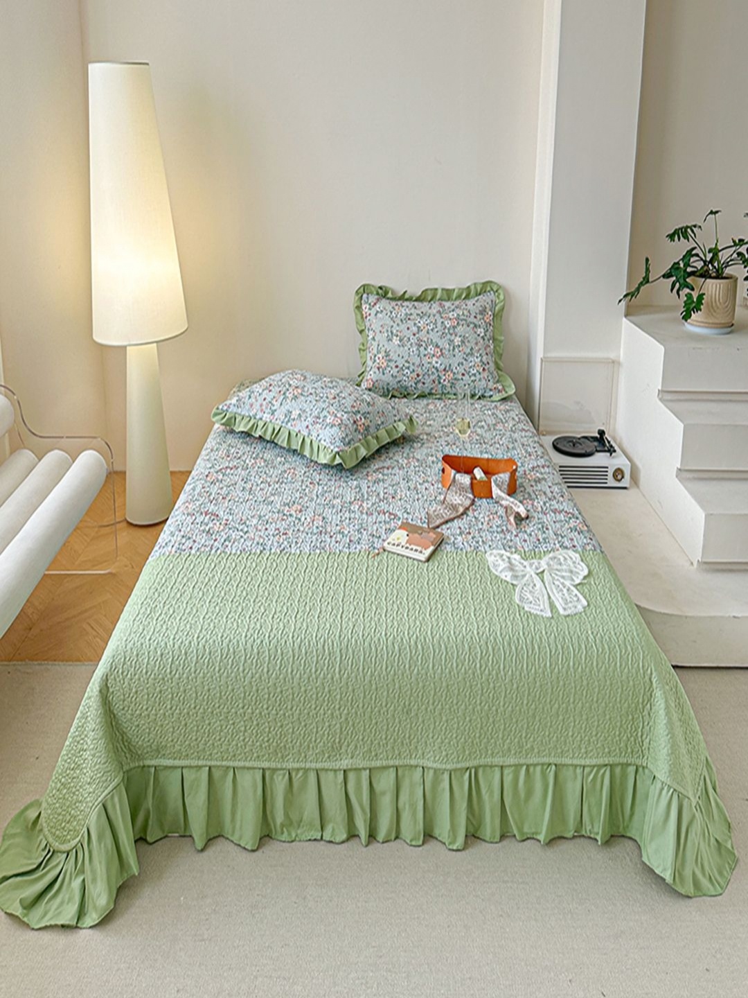 

JC HOME White & Green Printed Double Bed Cover With Pillow Covers-2.50 m x 2.30 m