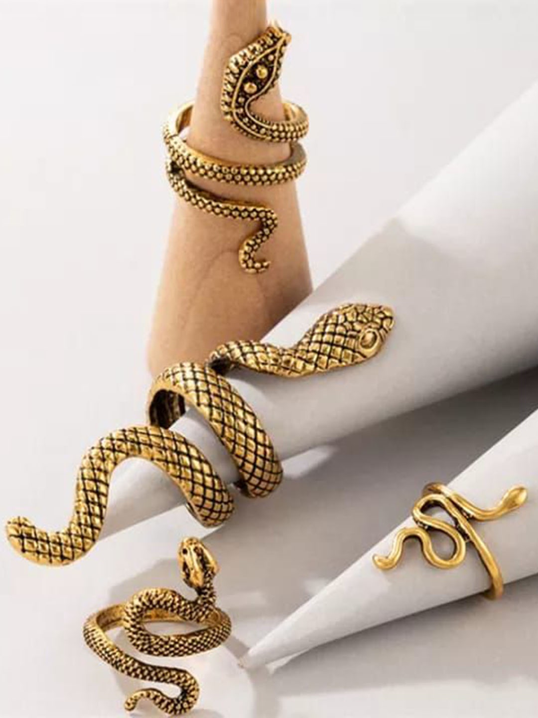 

YU FASHIONS Set Of 4 Gold-Plated Stainless Steel Snake Animal Adjustable Finger Ring