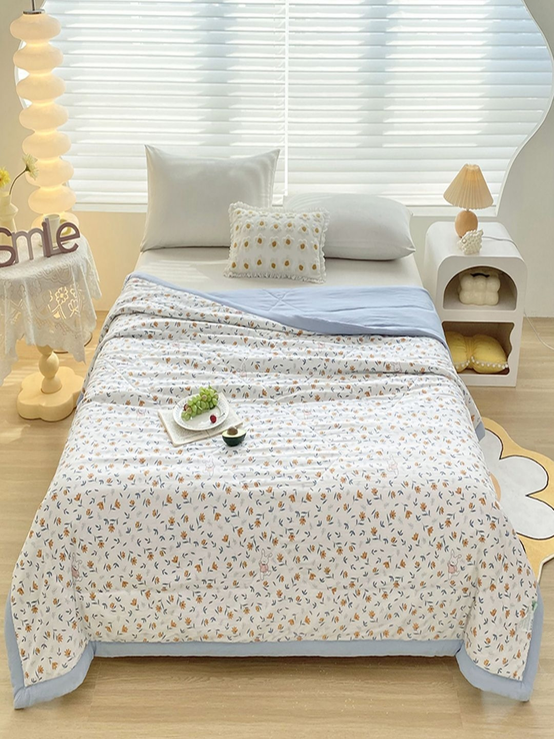 

JC HOME White & Blue Floral AC Room 300 GSM Double Bed Quilt