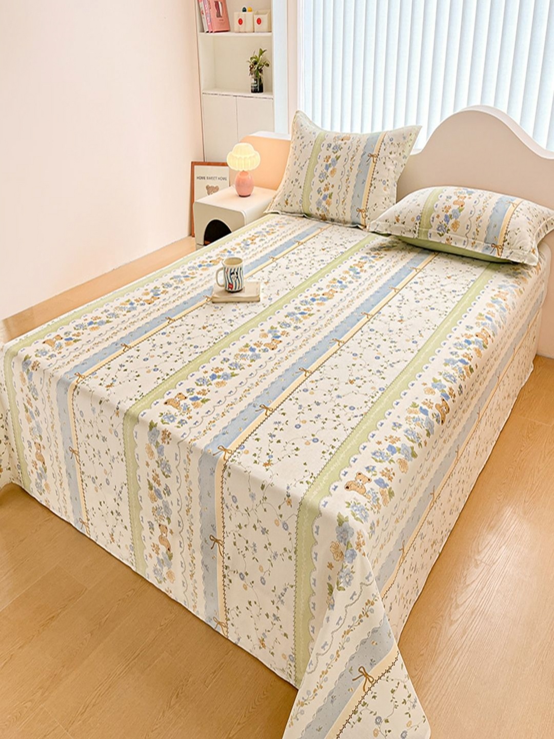 

JC HOME Beige & Blue Floral Pure Cotton 220TC King Bedsheet Set 2.50 m x 2.30 m