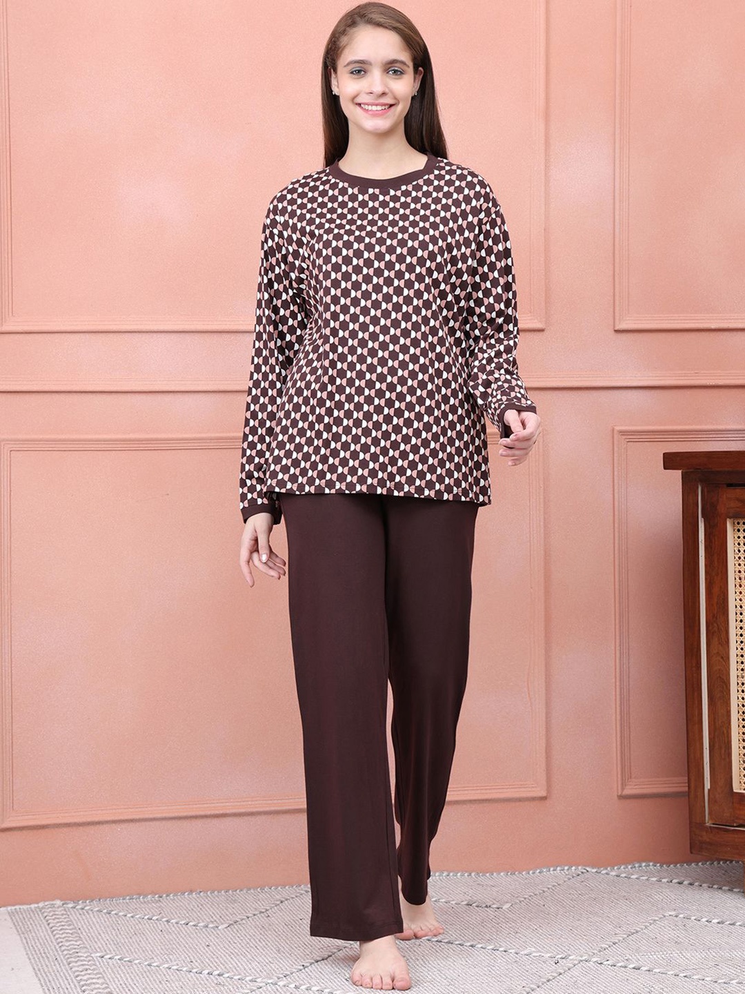 

Kanvin Women Printed Round Neck Long Sleeves Night Suit, Brown
