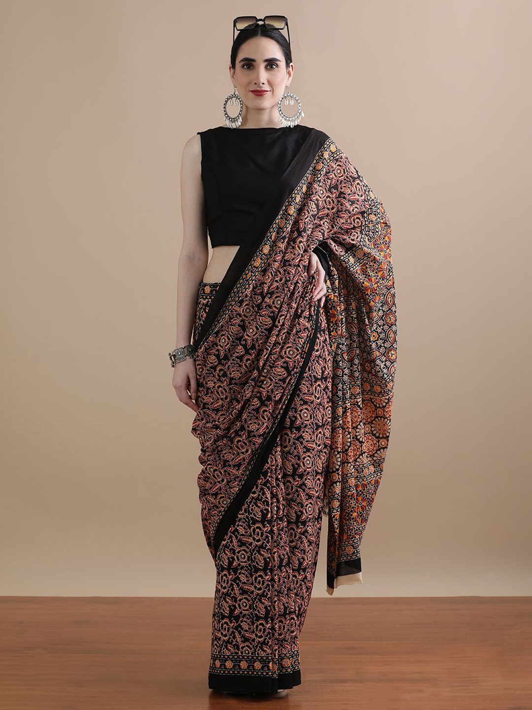 

Jaipur Kurti Floral Printed Pure Cotton Saree, Black