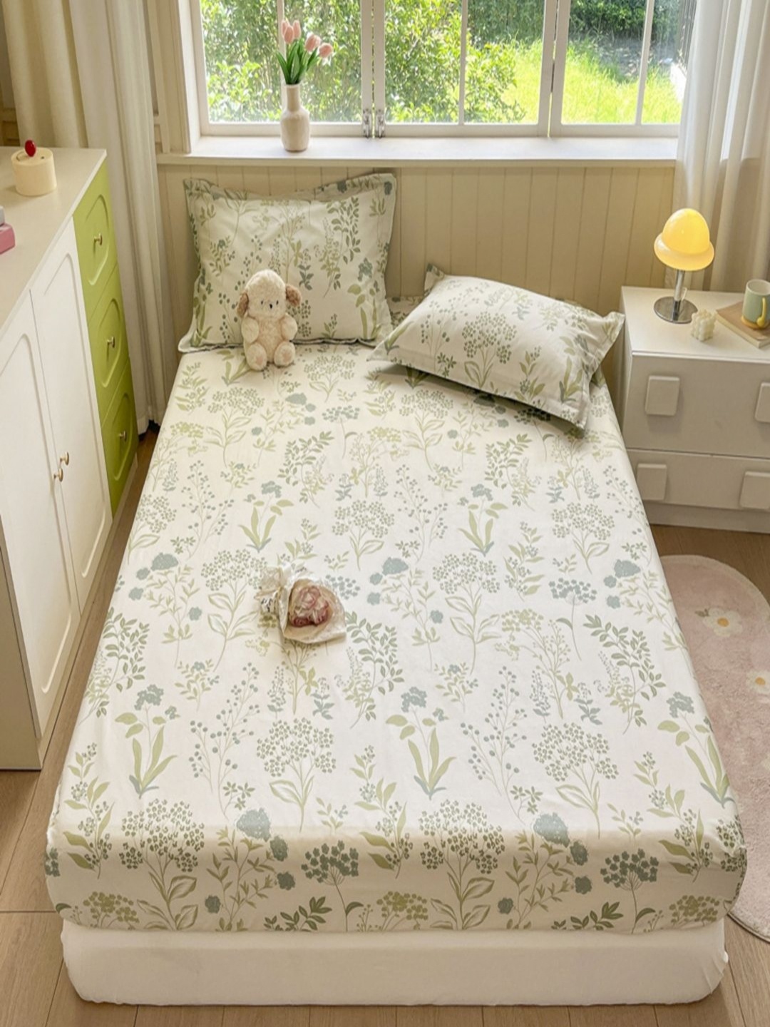 

JC HOME Cream-Coloured & Grey Floral 220 TC Single Bedsheet with 1 Pillow Covers