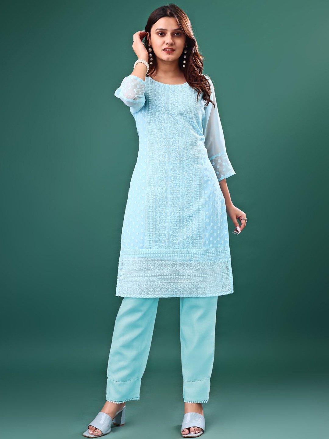 

KAYRAAH Women Embroidered Straight Kurta, Blue