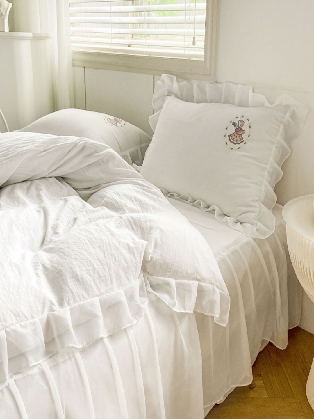 

JC HOME White & Grey Cartoon Characters 3 Piece Double King Regular Bedding Set