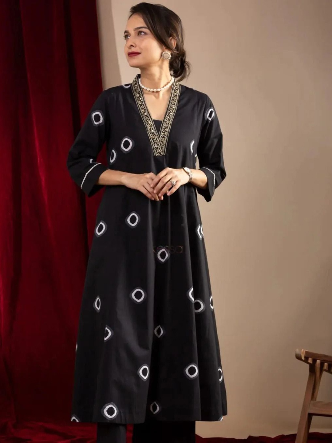 

KALINI Geometric Printed Sequinned Pure Cotton Kurta with Trouser, Black